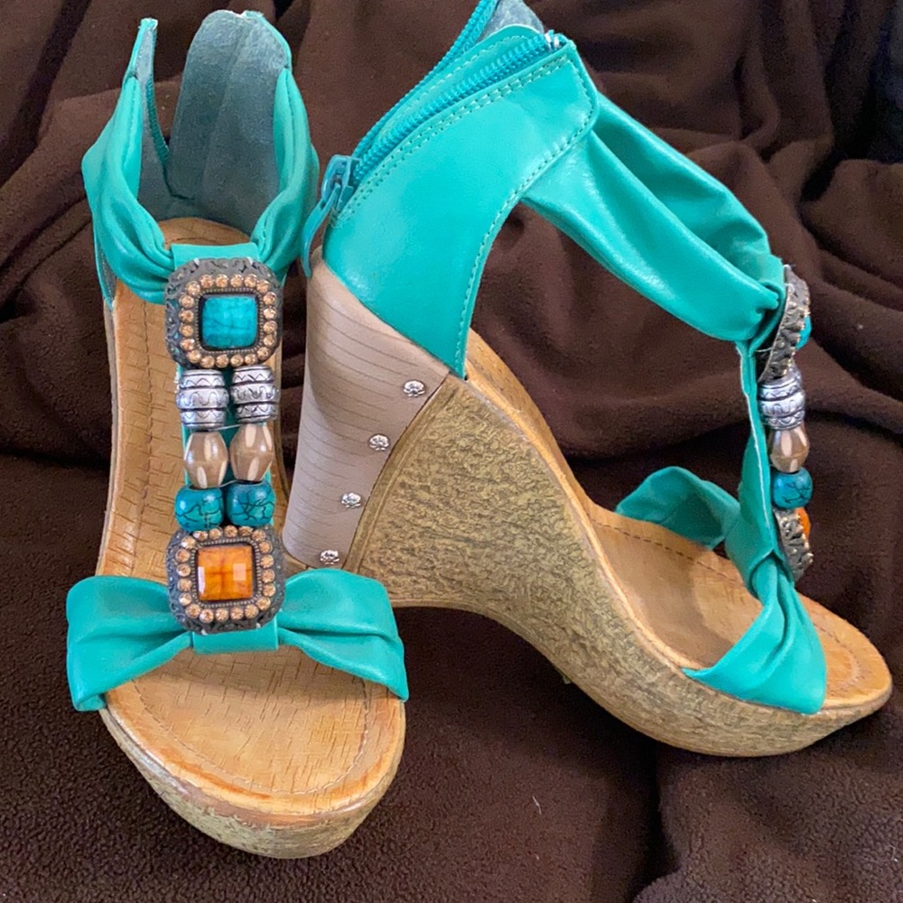 Super cute summer wedges